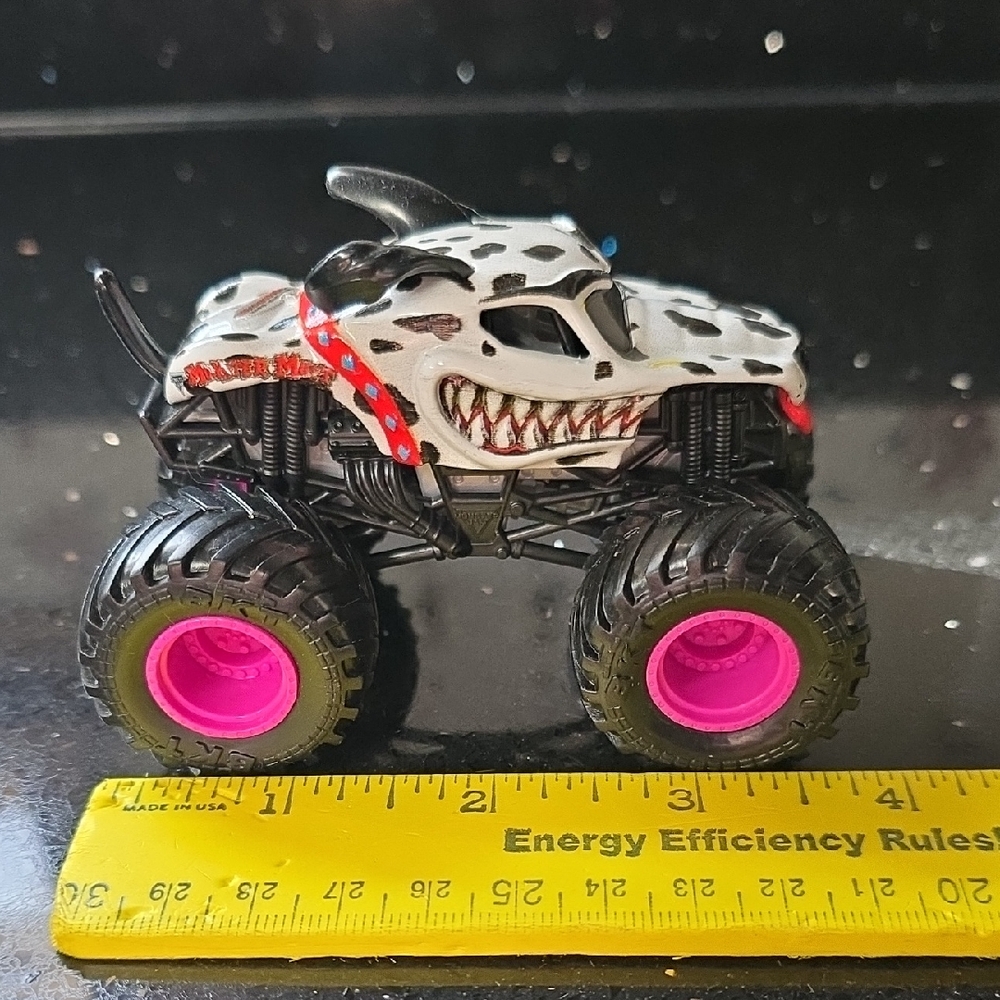 FIRM. Rare. Pink Rims Monster Mutt Dalmation Monster Jam Truck 1:64 Diecast